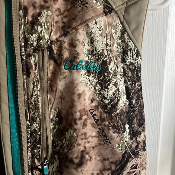 Cabela’s Camo Vest w/ Hood - Picture 2 of 5